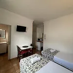 Apartamentos Y Habitaciones Villa Marina