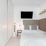 Minimalist & Exterior Studio Next To The Beach