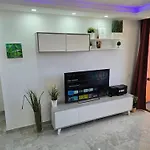 Apartment Eden Mit Beheiztem Pool, Luxurioese Ausstattung Mit Marmorboden, Marmorbadezimmer