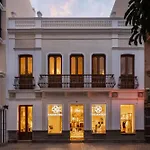 Flora - Panasco Suites