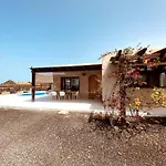La Villa De Los Pinos