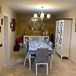Casa Kentia