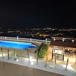 Cool 4-Bedroom Villa With Sea Views