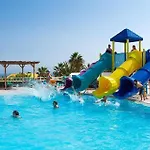 Caleta De Fuste Apartment- Sleeps4- Pool- Garden