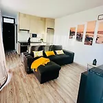 Apartamento Costero Atardecer Dorado