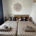 Central One Bedroom Apartment With Communal Pool - Casa Julie