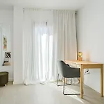 Cozy 2-Br Penthouse With Private Rooftop Terrace