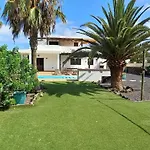 Lajares Villa-Sleeps 6-Free Parking-Playground