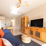 Las Olas - Coastal Escape With Charm & Comfort