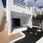 Mariposa - 1 Bedroom Poolside Apartment