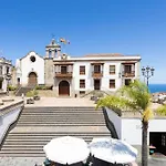 Cozy Seafront Studio With Balcony & Ocean Views