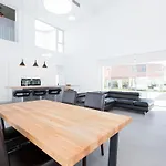 Independent Villa With An Immense Heated Pool!