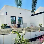 Villa Irene Lanzarote En Costa Teguise En Complejo Con Piscina Comunal