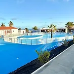 Encantador Bungalow Con Vistas A La Piscina