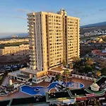 Skyline View Apartment - Free Private Parking Including & Guest Bonus