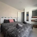 Sunny Cozy & Pretty Penthouse In Central Sc