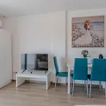 Malibu Park Studio With Ocean Views & Heated Pool