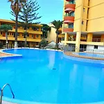 Beachfront Goldenmile Piramides Apartment