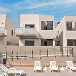 Modern 3Br Townhouse - Las Rosas