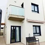 Modern 3Br Townhouse - Las Rosas