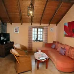 Casa Amarilla