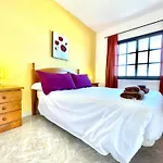 Estupenda Casa En El Pueblo De Los Llanillos
