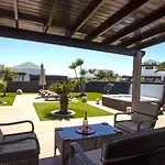 Marvelous Playa Blanca Villa 2 Bedrooms Villa Kagura Spacious Sun Terrace Outdoor Pool, Hot Tub And Bbq Montana Roja