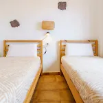 Casa Con Terraza Privada Para Una Ideal Estancia Familiar