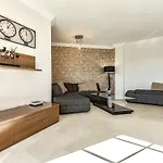 Apartment With Large Terrace In Terrazas Del Duque