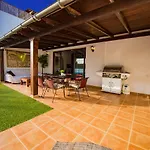 Villatommy Heated Pool, Hottub, Fast Wifi