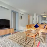 Modern, Bright And Welcoming Oceanfront Apartment