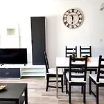 Luxury 2 Bedroom Apt 2 Min From Beach
