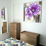 Luxury 2 Bedroom Apt 2 Min From Beach