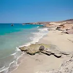 Bright Spacious Apartment, 2 Min Walk From Beach