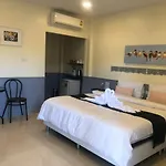 Naruchon Hotel
