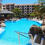 Mar Y Piscina En Costa Del Silencio