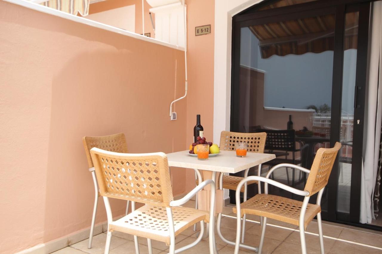With Terrace On The Seafront In Playa Fanabe Apartmán *