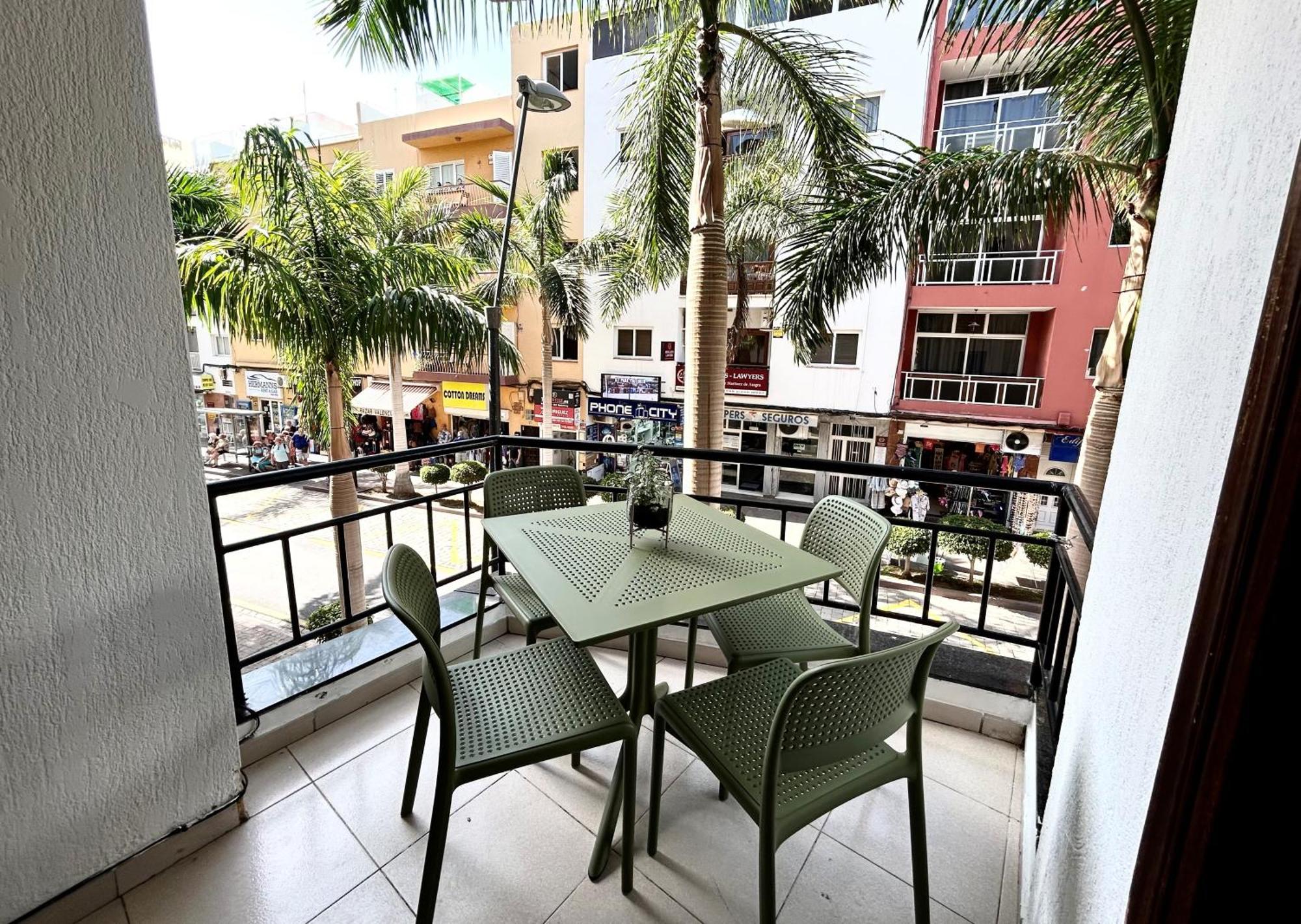 Beautiful, 2 Double Bedrooms In Cristianos, 3 Mins From The Апартаменты Арона