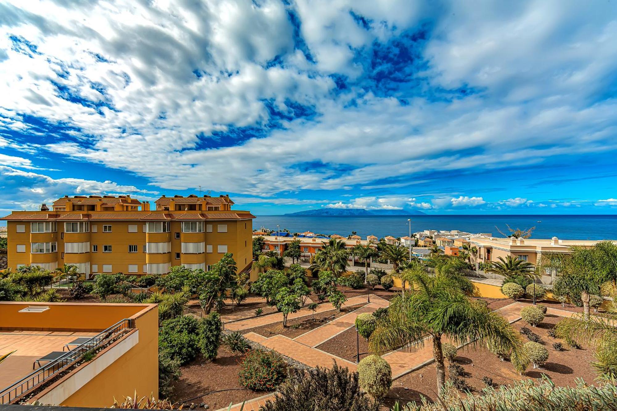 Residencia Playa La Arena Puerto de Santiago (Tenerife)